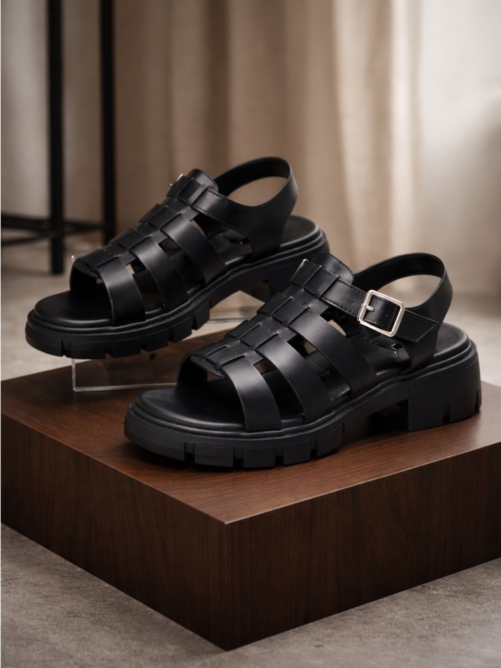 NIB MIA Girls Black 2” Platform Open Toe Lug Grip Sole Sandal - Size 6